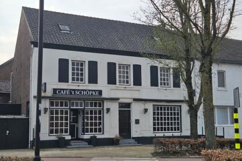 Nagelbeek 4, SCHINNEN